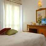 Barbouni & Apartahotel 2*