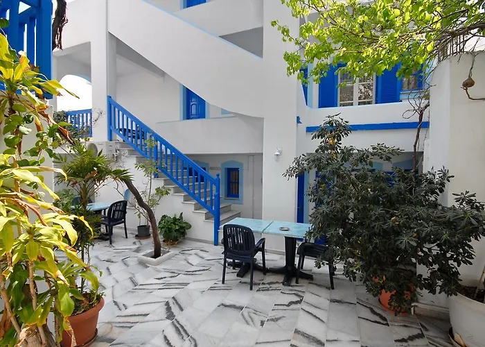 Barbouni & Apartmanhotel 2*