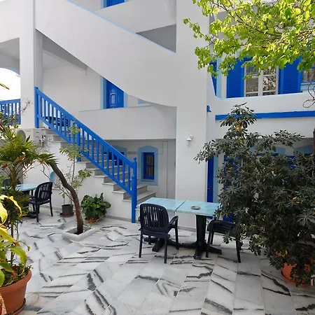 Barbouni & Aparthotel 2*