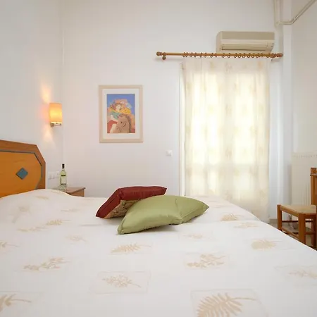 Barbouni & Aparthotel 2*