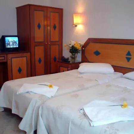 Barbouni & Aparthotel 2*